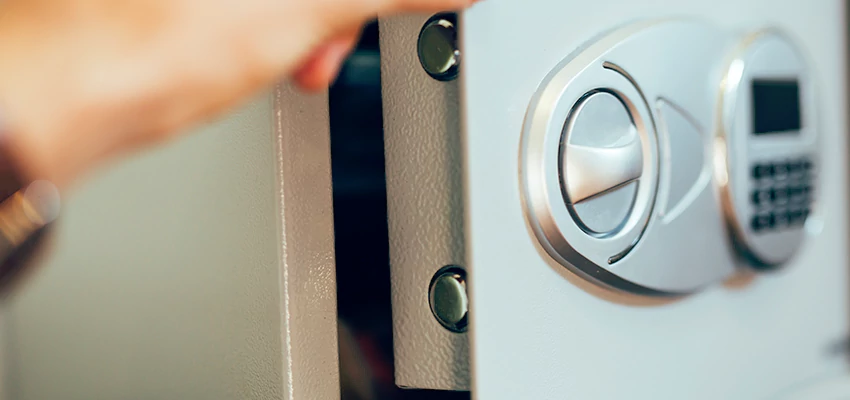 Fingerprint Safe Openers in Holtville, CA